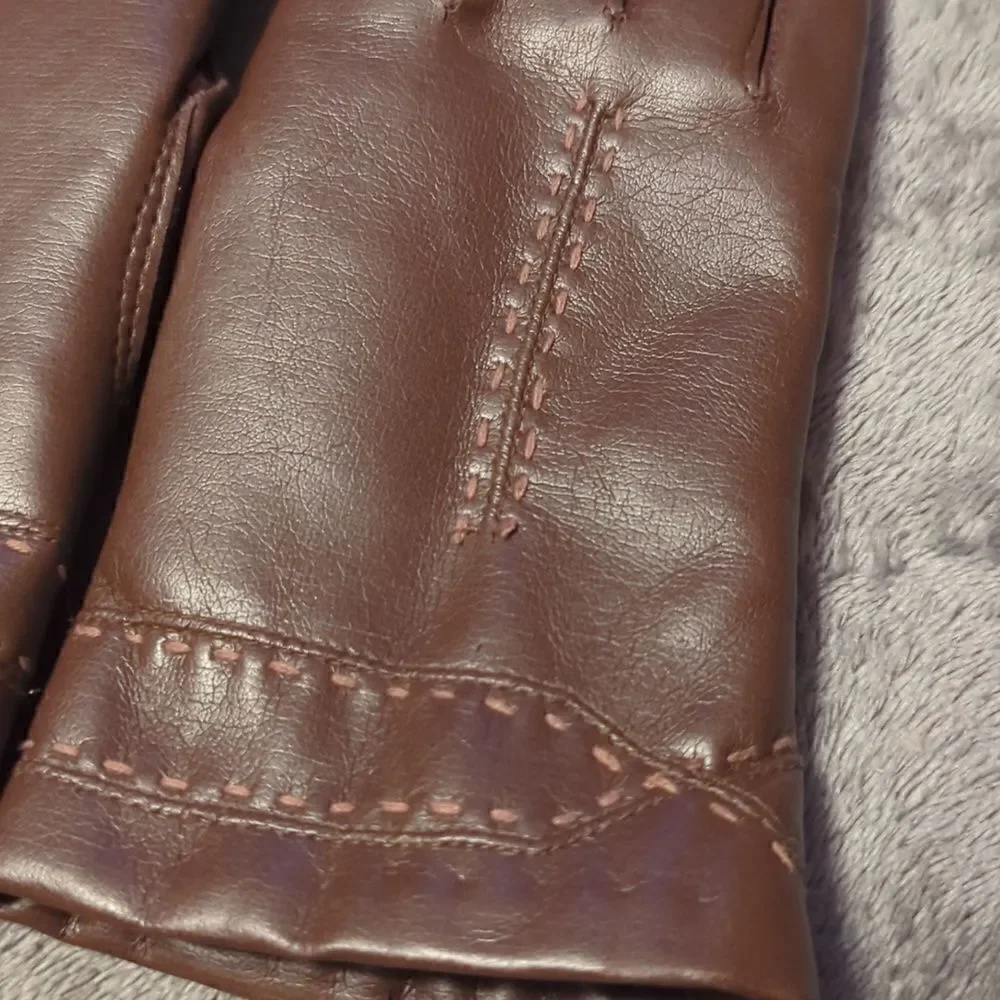 Like new ladies faux leather lined driving‎ gloves. Vegan